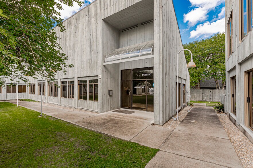 More Photos Of 2223 Quail Run, Baton Rouge Medical For Sale