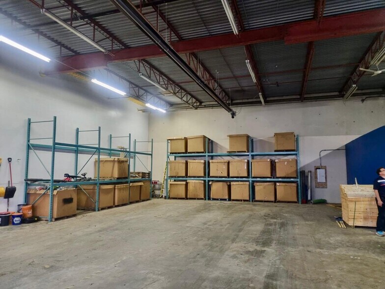 More Photos Of 52 129 Av NW, Edmonton Industrial For Lease