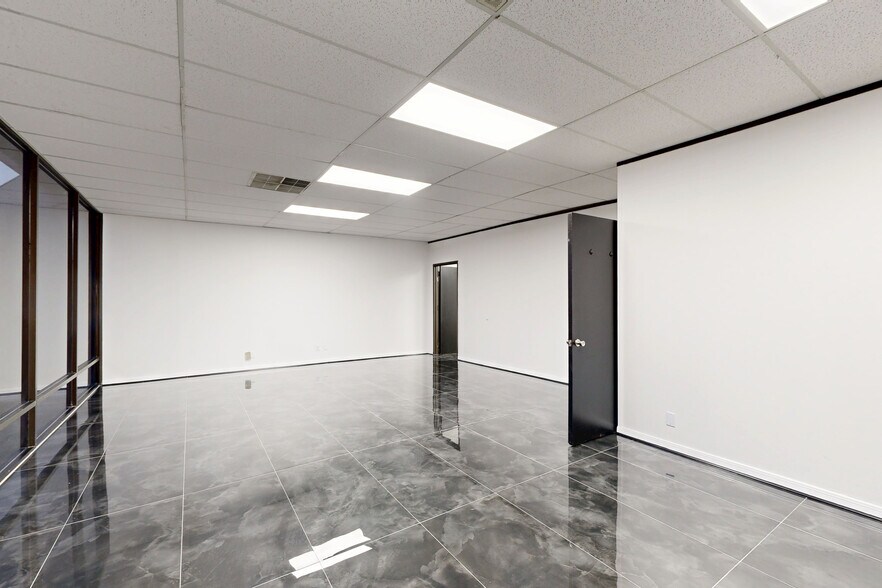 More Photos Of 11381 Meadowglen Ln, Houston Unknown For Lease