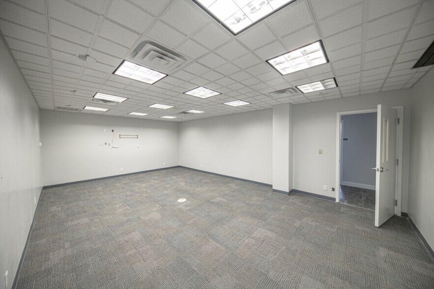 More Photos Of 125 W Missouri Ave, Midland Office For Lease