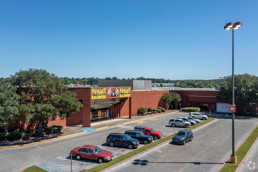 More Photos Of 1701 McFarland Blvd E, Tuscaloosa Storefront For Lease