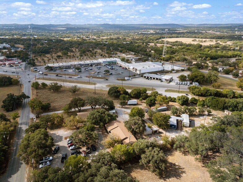 More Photos Of 930 N School St, Boerne Office For Sale