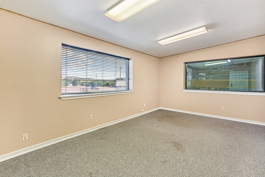 More Photos Of 4400 US Highway 377, Granbury Industrial For Lease