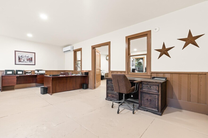 More Photos Of 102 W Elm St, Hillsboro Storefront Retail Office For Sale