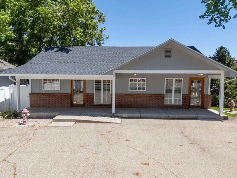 Primary Photo Of 20 3rd Ave, Longmont Medical For Sale