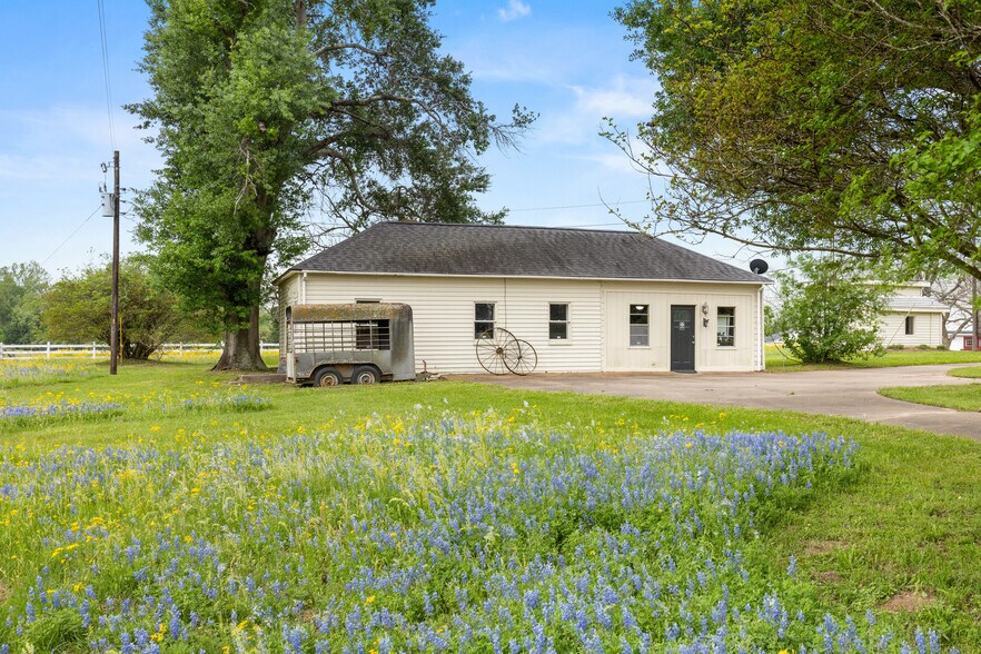 More Photos Of 53447 Highway 290, Hempstead Specialty For Sale