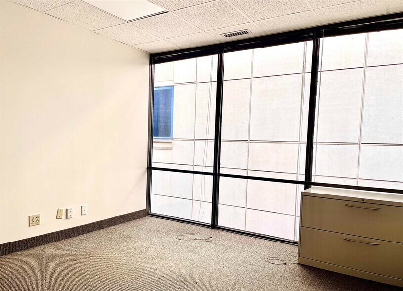 More Photos Of 456 Fulton St, Peoria Office For Sale