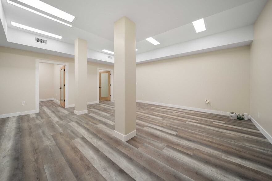 More Photos Of 465 E Palmdale Blvd, Palmdale Loft Creative Space For Lease