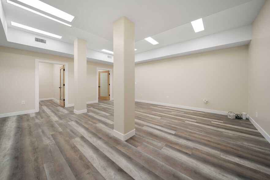 More Photos Of 465 E Palmdale Blvd, Palmdale Loft Creative Space For Lease