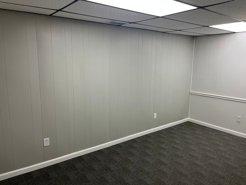 More Photos Of 1112 Ulrich Ave, Louisville Office For Lease