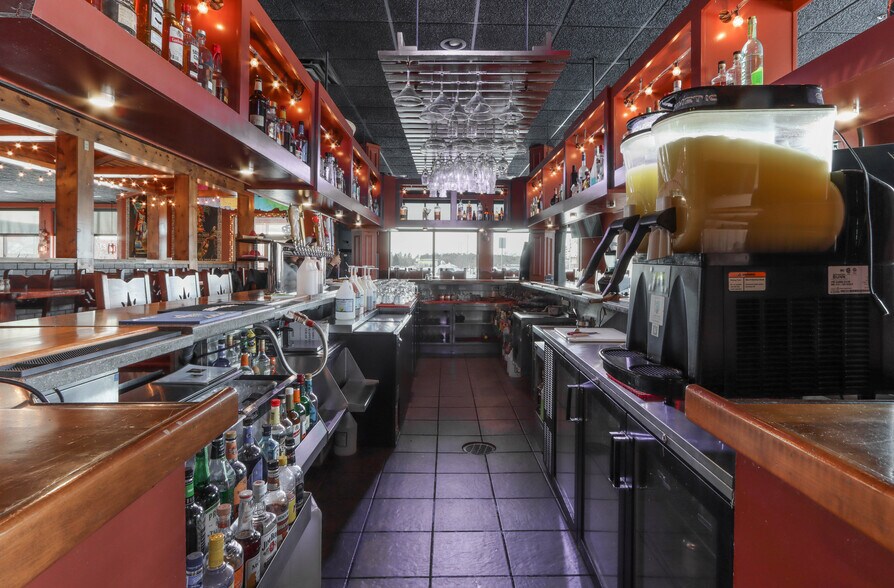 More Photos Of 190 Crossroads Dr, Plover Restaurant For Lease