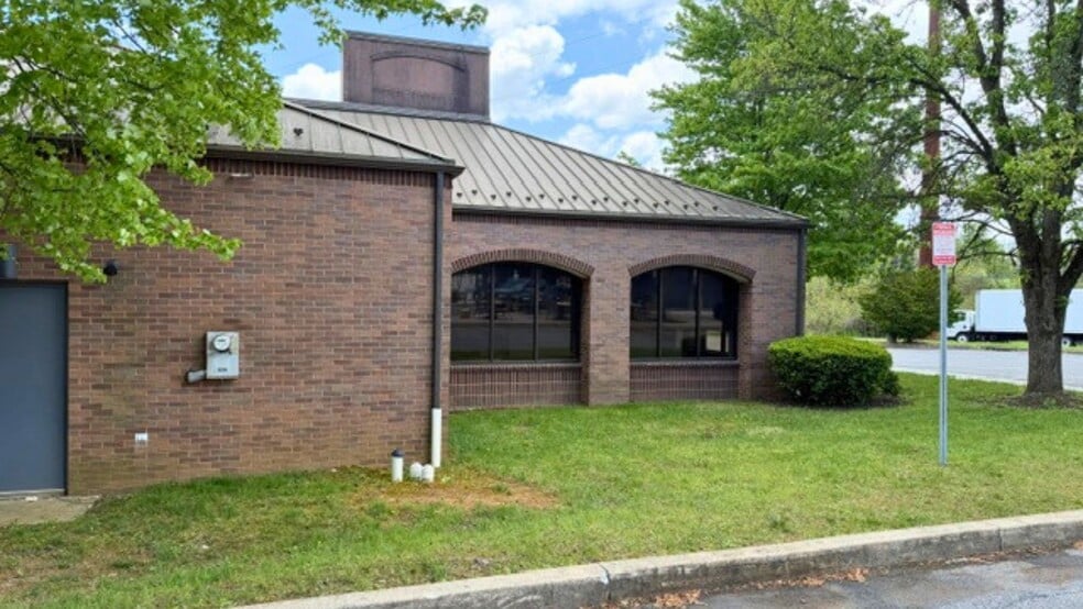More Photos Of 1995 Brookside Rd, Macungie Bank For Lease
