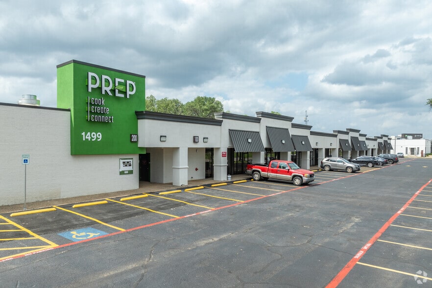 More Photos Of 1499 Regal Row, Dallas Restaurant For Lease