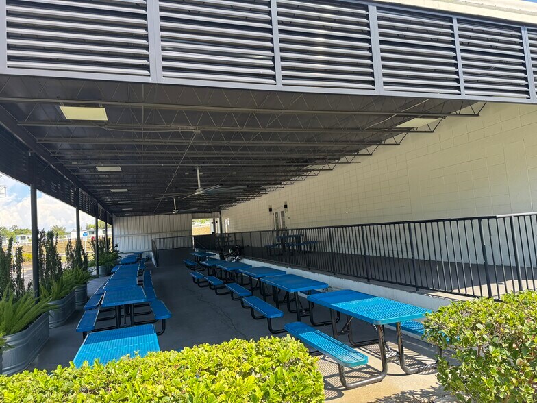 More Photos Of 7490 N 36th St, Pinellas Park Loft Creative Space For Lease