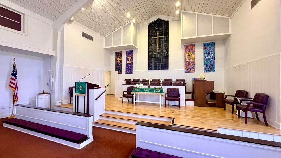 More Photos Of 195 New Market Rd, Tryon Religious Facility For Sale