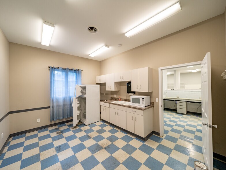 More Photos Of 35 Main St, Scottsville Office For Sale