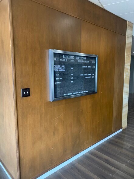 More Photos Of 598 Westwood Dr, Abilene Office For Sale