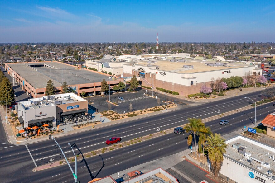 More Photos Of 2031 S Mooney Blvd, Visalia Unknown For Lease