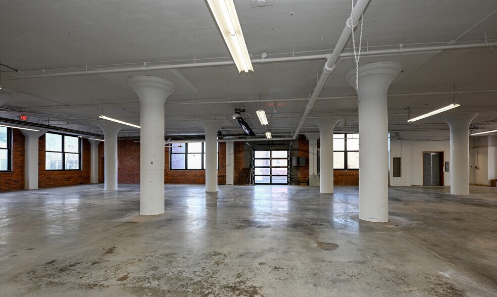 More Photos Of 1138 W 9th St, Cleveland Office For Lease