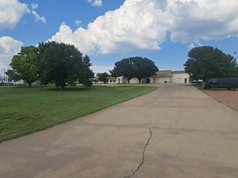 More Photos Of 1401 W US Highway 54, Pratt Hotel For Sale