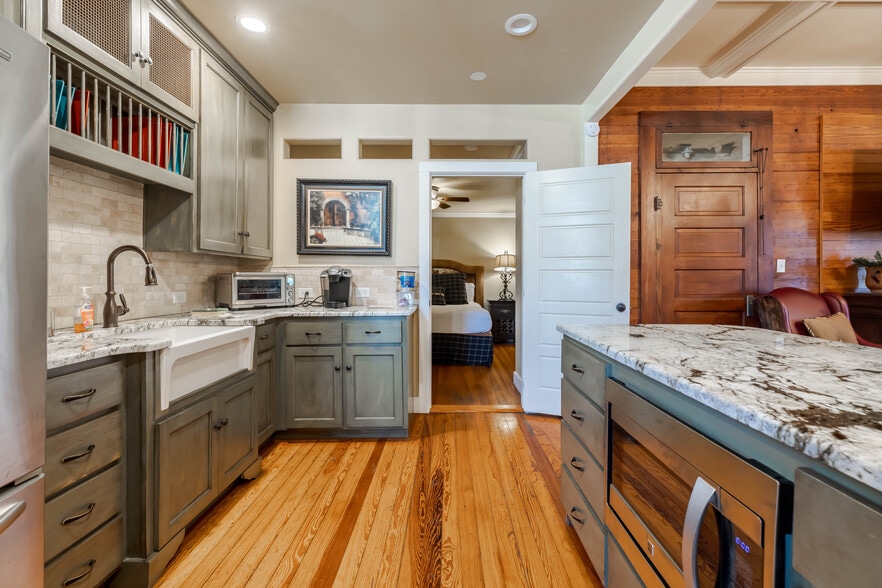 More Photos Of 514 W Austin St, Fredericksburg Specialty For Sale