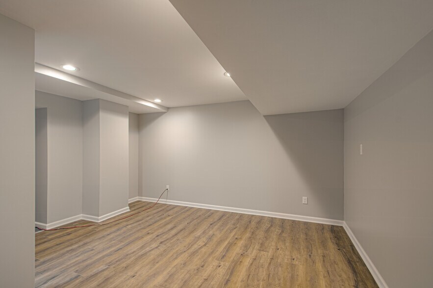 More Photos Of 1600 SW Market St, Lee's Summit Office For Sale