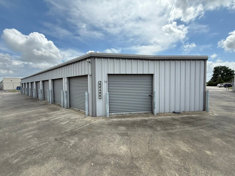 More Photos Of 1420 S 21st St, Nederland Specialty For Sale