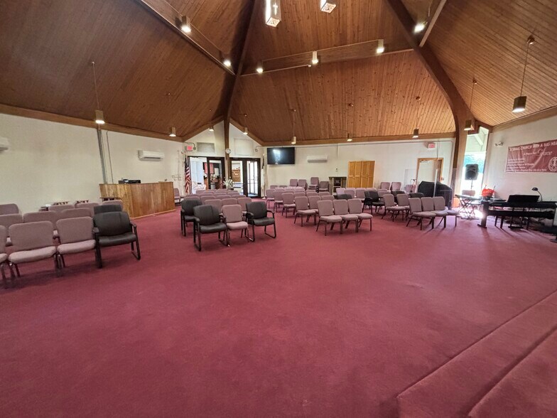More Photos Of 46001 Warren Rd, Canton Religious Facility For Lease