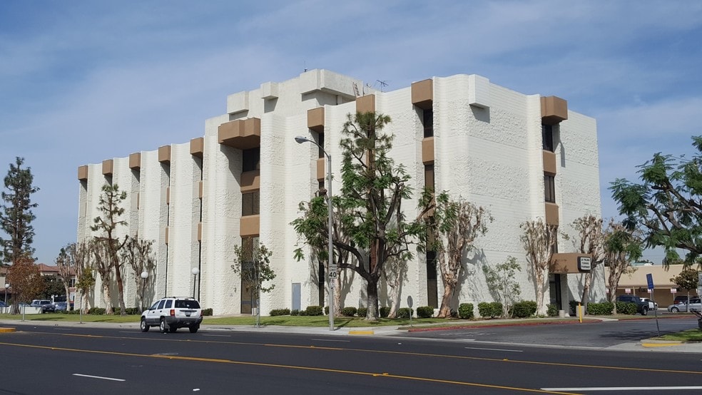 More Photos Of 5451 La Palma Ave, La Palma Medical For Lease