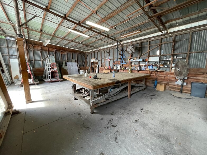 More Photos Of 1717 S Division Ave, Orlando Industrial For Lease