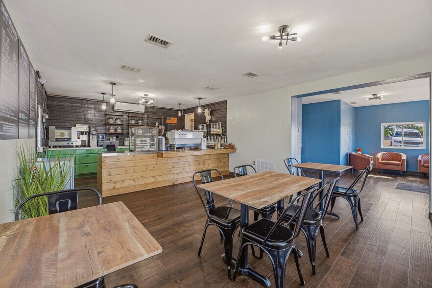 More Photos Of 608 SW Big Bend Trl, Glen Rose Restaurant For Sale