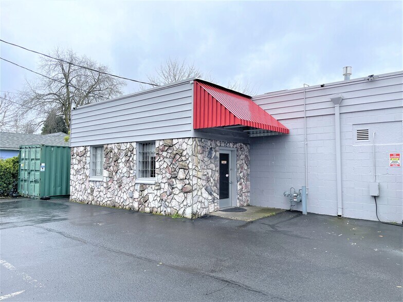 More Photos Of 10234 NE Glisan St, Portland Freestanding For Lease