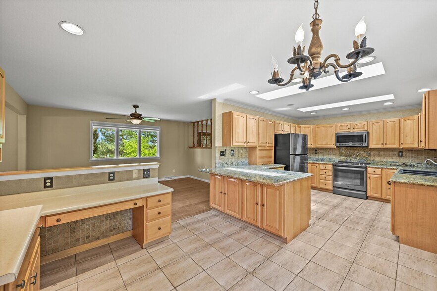 More Photos Of 1335 S Kio St, Watkins Veterinarian Kennel For Sale