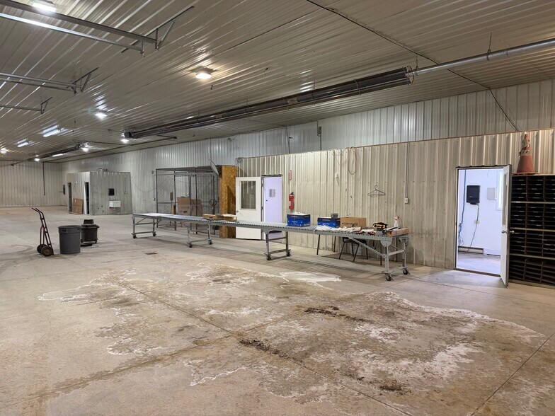 More Photos Of 107 W Lewiston Grade Rd, Grayling Warehouse For Lease