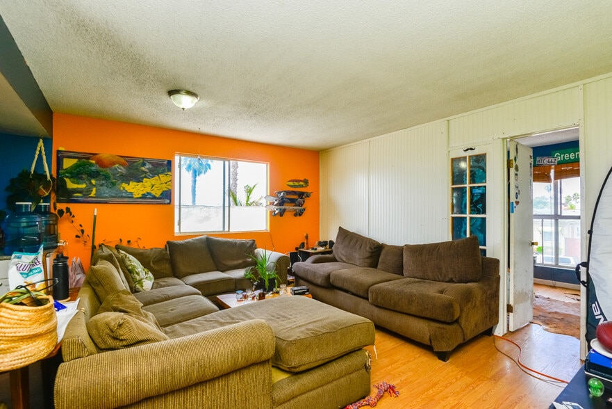 More Photos Of 4741 Point Loma Ave, San Diego Storefront Retail Residential For Lease