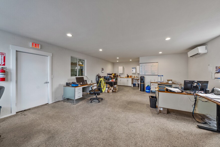 More Photos Of 1918 Bobcat Way, White City Warehouse For Sale