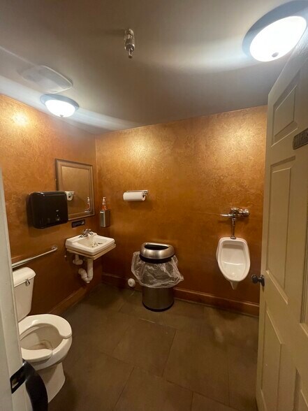 More Photos Of 1001 Jefferson St, Lynchburg Apartments For Lease