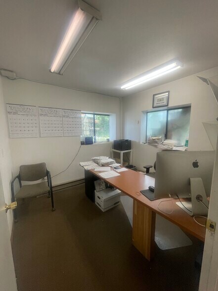 More Photos Of 12503 Evergreen Dr, Mukilteo Contractor Storage Yard For Lease