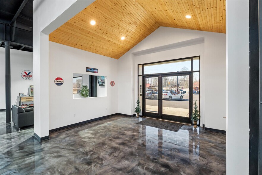 More Photos Of 912 Valley Ridge Rd, Covington General Retail For Sale