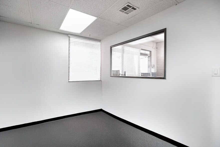 More Photos Of 2639 W Woodland Dr, Anaheim Manufacturing For Sale