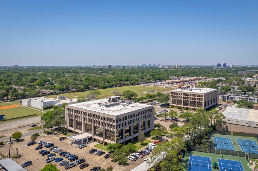 More Photos Of 10101 Fondren Rd, Houston Unknown For Lease