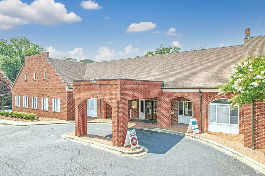 More Photos Of 101 E Matthews St, Matthews Office For Sale