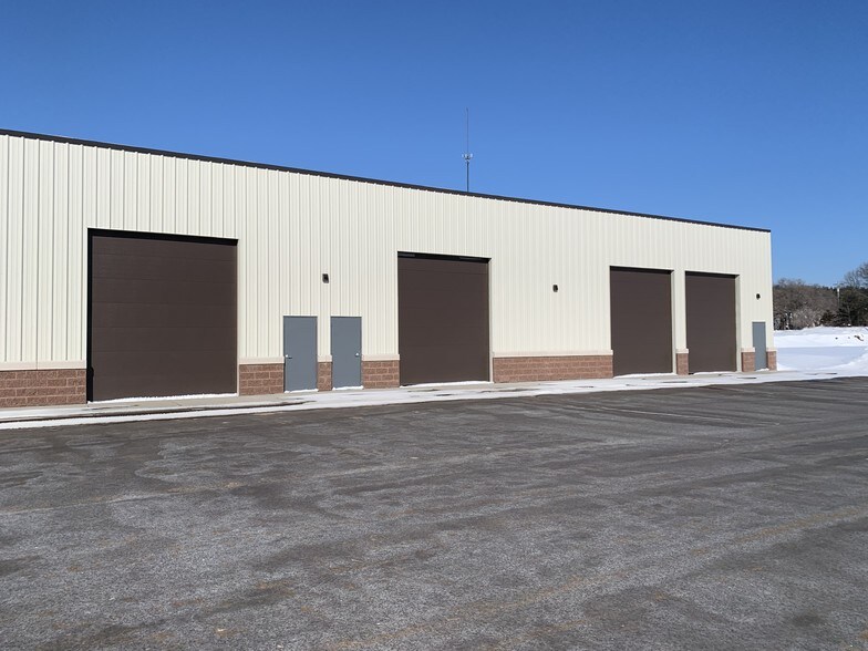 More Photos Of 1419 Winchester Way, Altoona Showroom For Lease