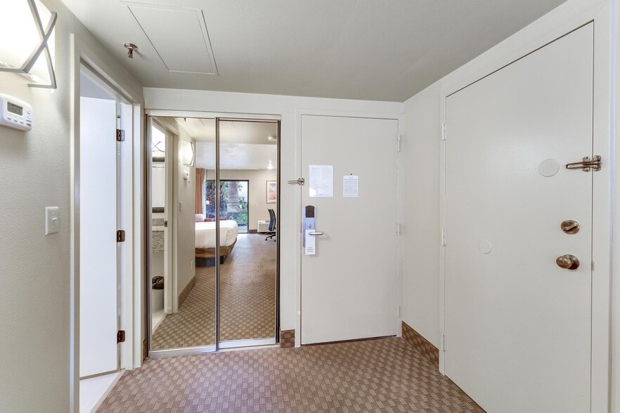 More Photos Of 1450 S Auto Mall Dr, St George Hotel For Sale