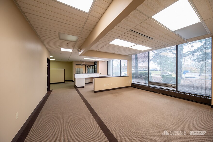 More Photos Of 23240 Chagrin Blvd, Beachwood Office For Lease