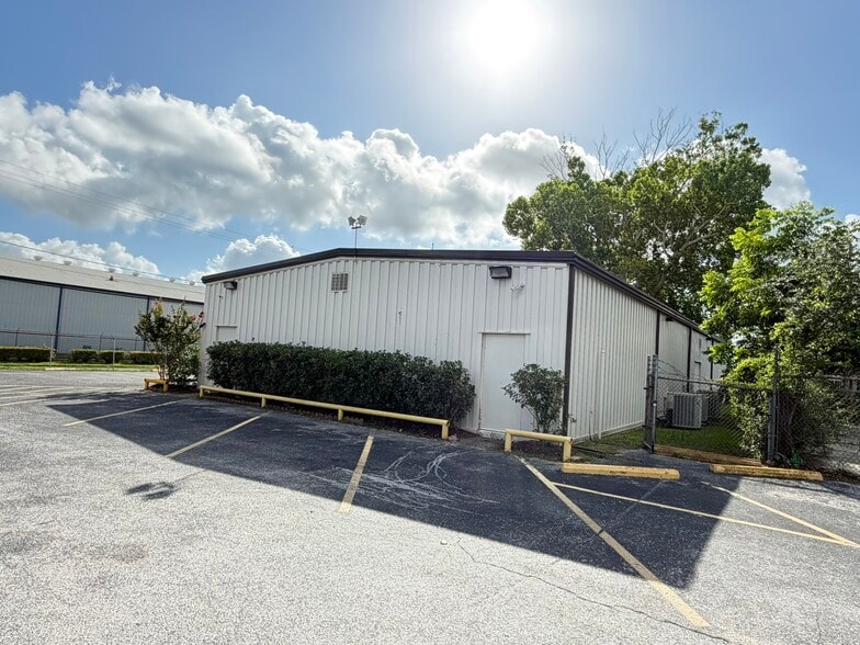 More Photos Of 7524 Avenue N, Houston Office For Lease