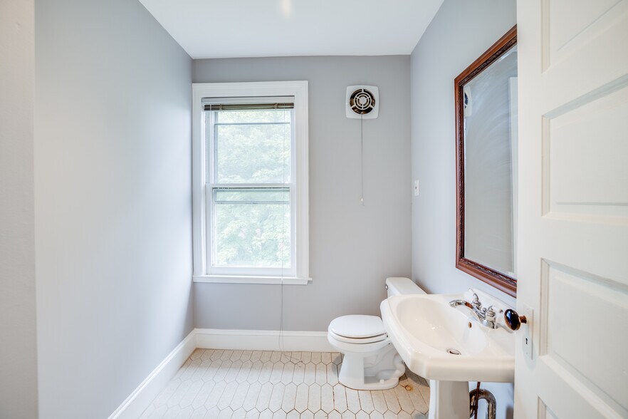 More Photos Of 913 Olney Sandy Spring Rd, Sandy Spring Office Residential For Sale