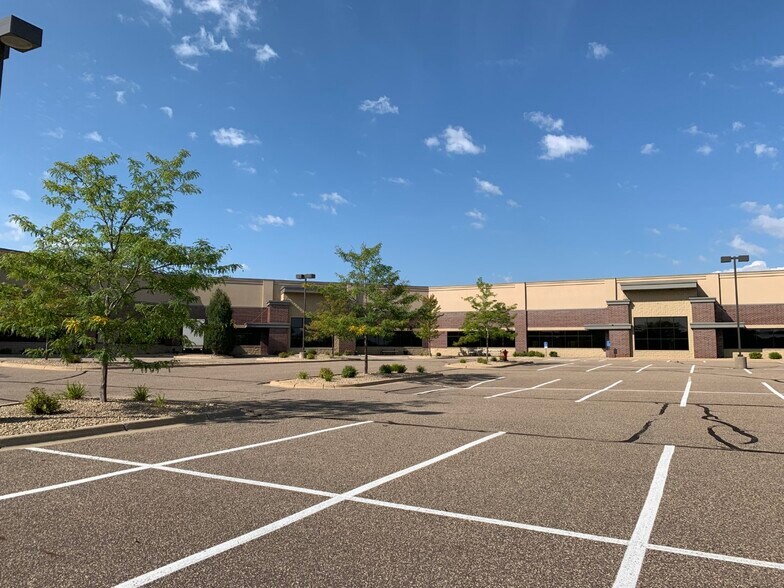 More Photos Of 3000 Ames Crossing Rd, Eagan Research And Development For Lease