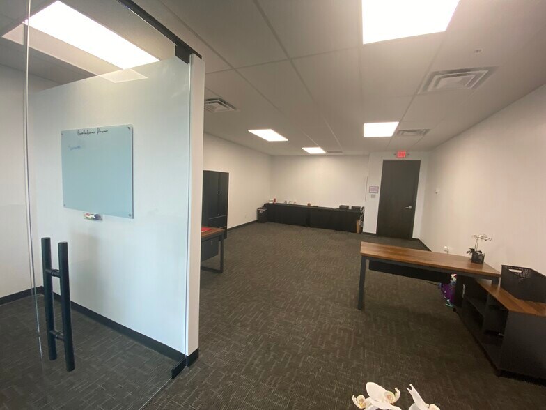 More Photos Of 13564 Village Park Dr, Orlando Office For Lease