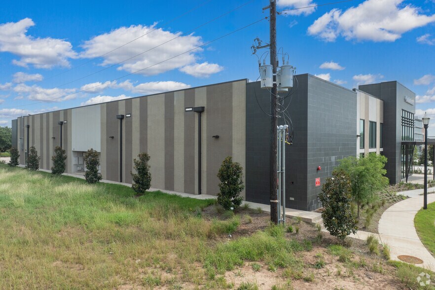 More Photos Of 6927 Brisbane Ct, Sugar Land Medical For Lease